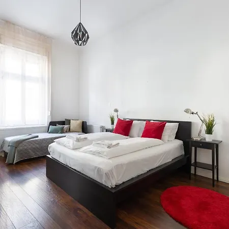Appartamento Red Dot One - New Unit In Heart Of Jewish Quarter